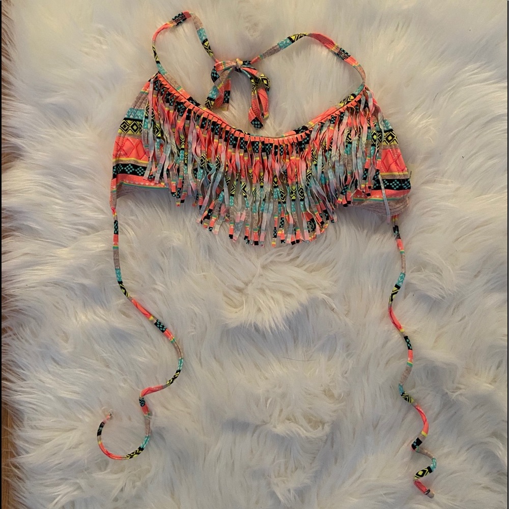🧡 Aztec pattern fringe bikini top Gianni Bini